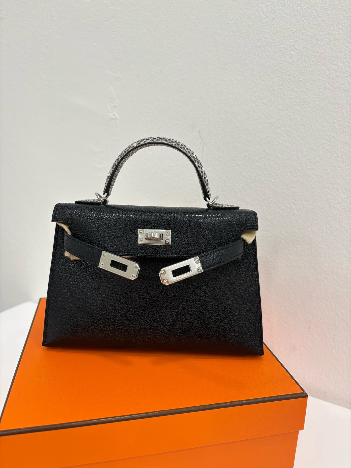 Hermès Mini Kelly with Lizard Handle, K Stamp, Brand New Full Set