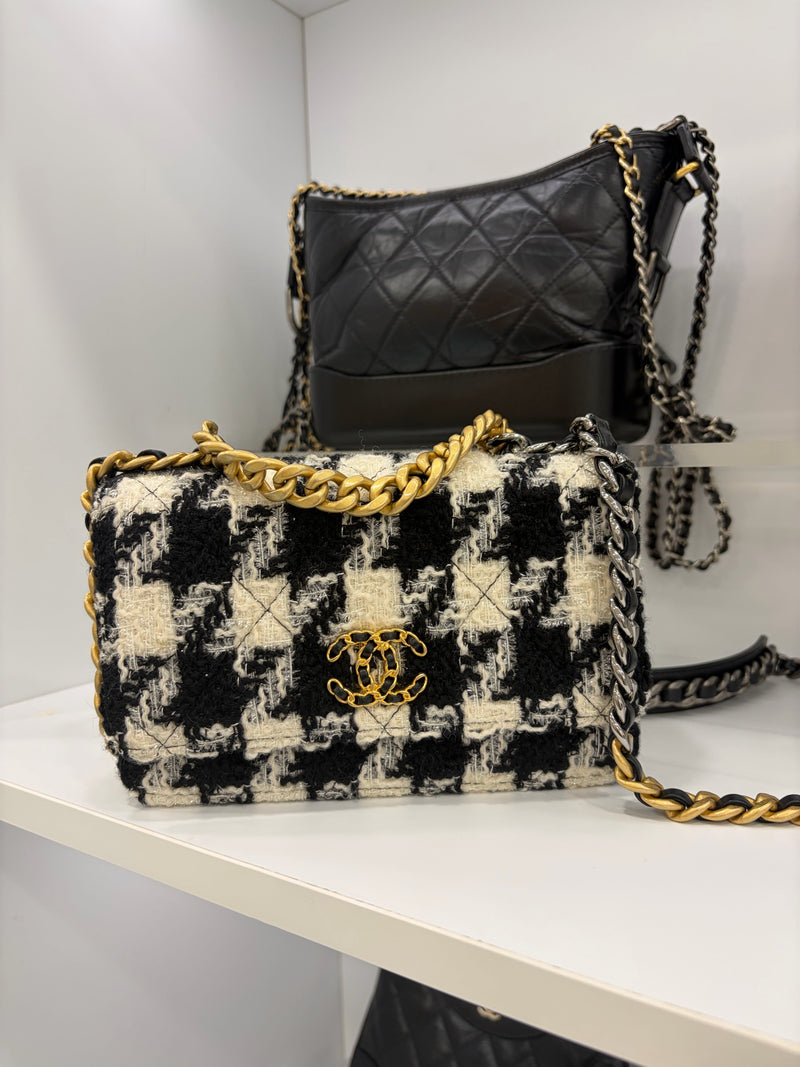 Chanel Houndstooth Tweed WOC