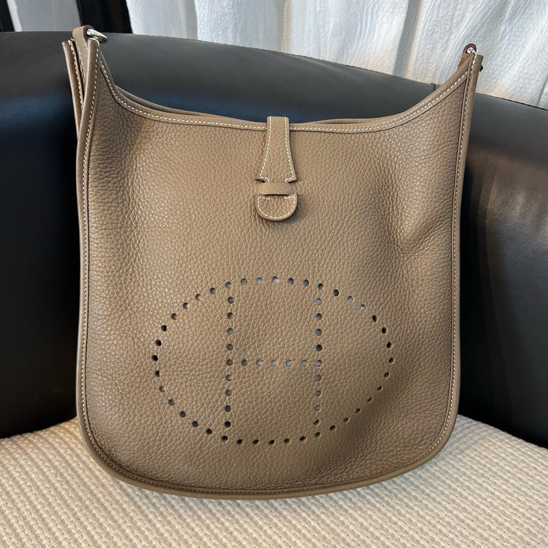Hermès Elephant Grey Evelyne 29, Stamp W, Shoulder & Crossbody Bag