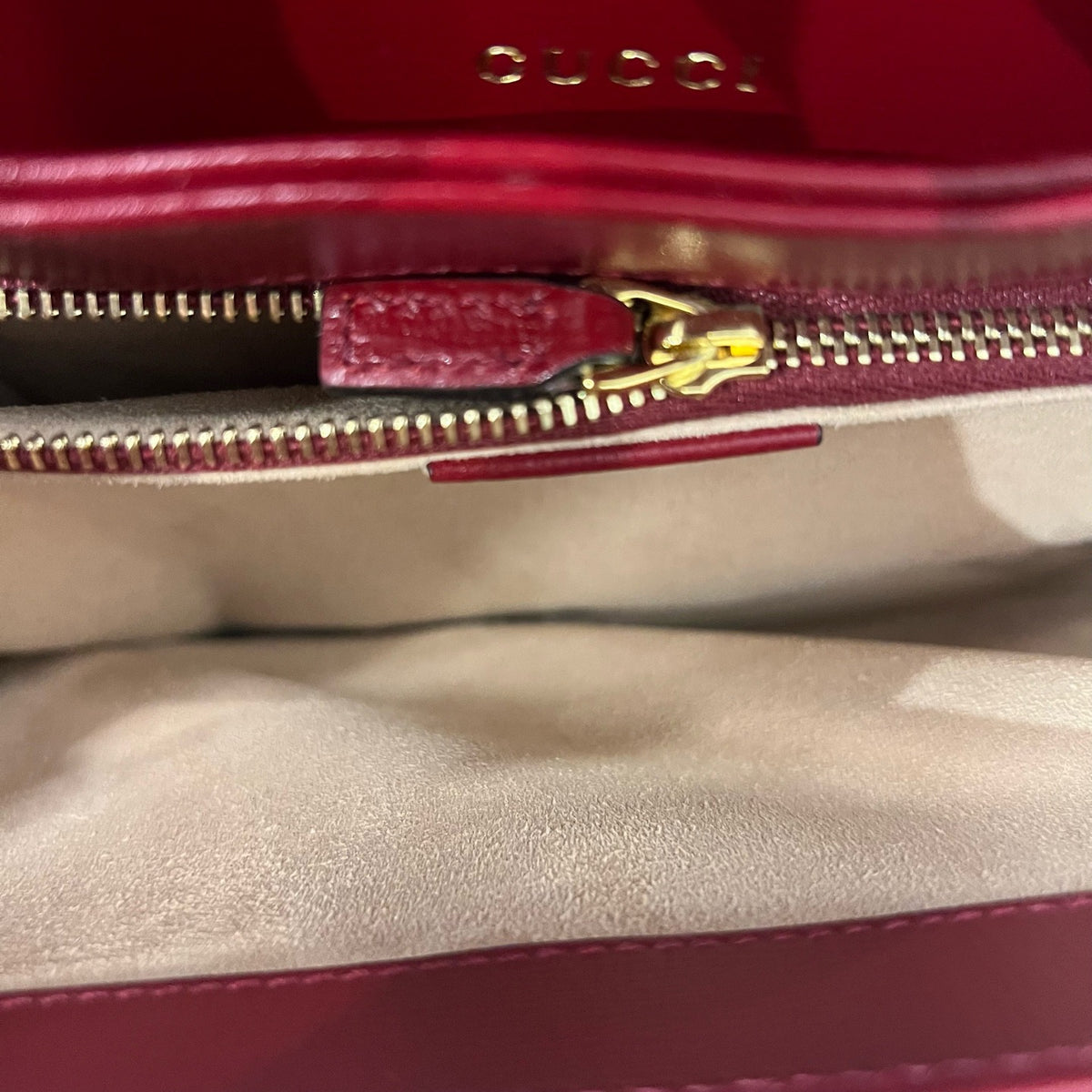 Gucci Medium Horsebit 1955, Red GG Supreme, Shoulder & Crossbody Bag, Code 032